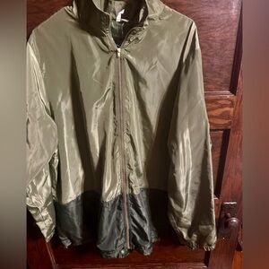 Maurices Green Windbreaker Jacket Lightweight Stylish Design, NWT, Size 22-24